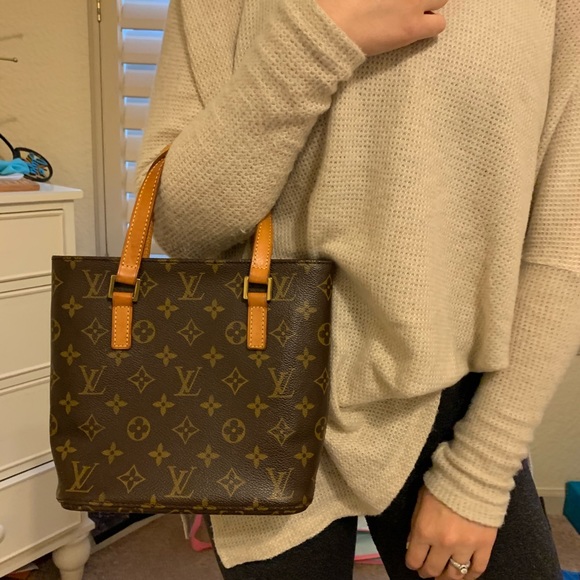 Louis Vuitton Handbags - Authentic Louis Vuitton purse